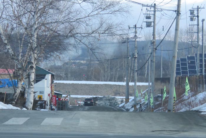 webnews今朝の北見/交差点から奥が無加川の右岸堤防