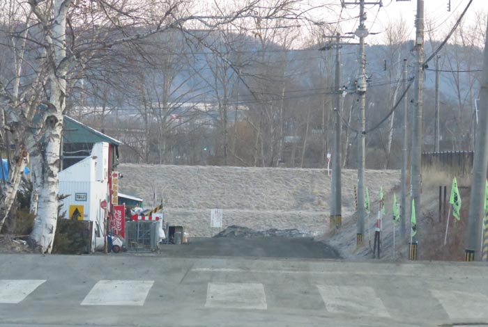 webnews今朝の北見/交差点から奥が無加川の右岸堤防