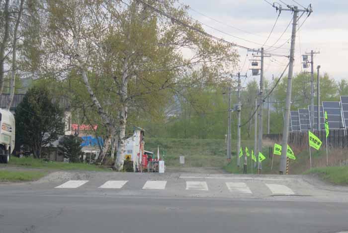 webnews今朝の北見/交差点から奥が無加川の右岸堤防