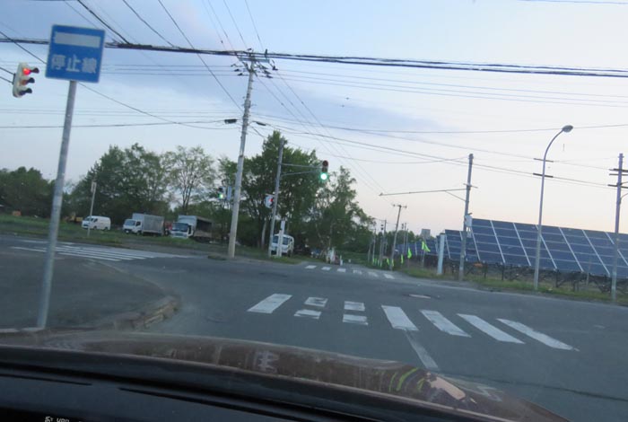 webnews今朝の北見/交差点から奥が無加川の右岸堤防