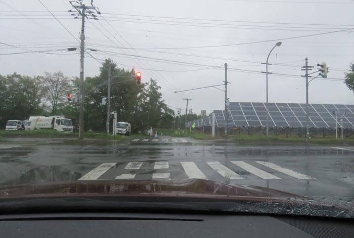 webnews今朝の北見/交差点から奥が無加川の右岸堤防