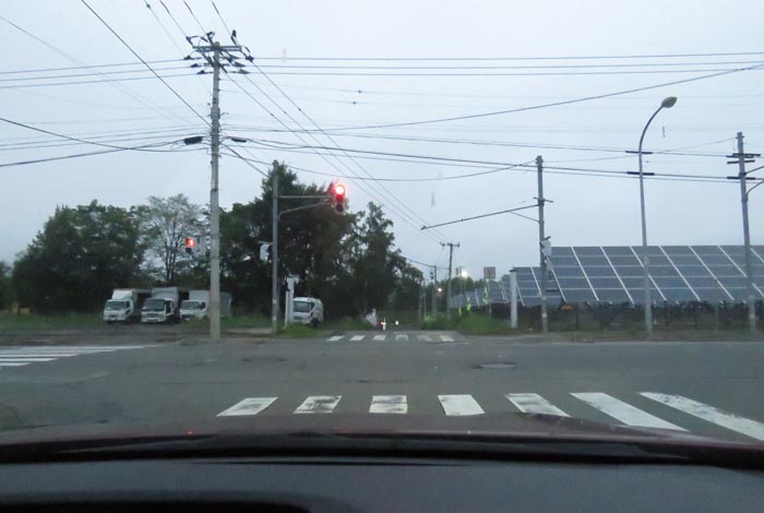 webnews今朝の北見/交差点から奥が無加川の右岸堤防
