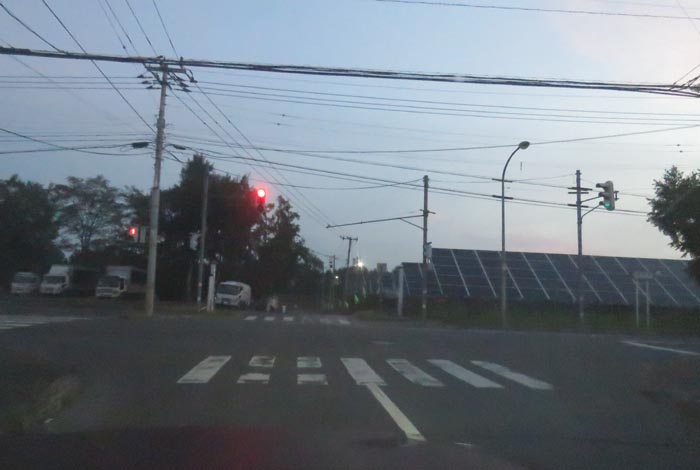 webnews今朝の北見/交差点から奥が無加川の右岸堤防