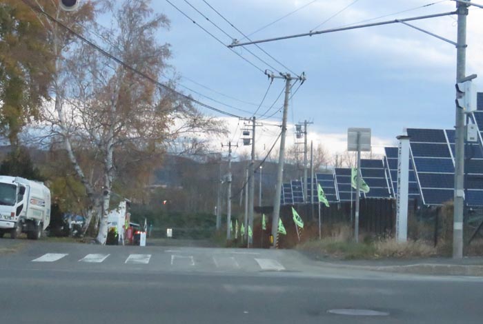 webnews今朝の北見/交差点から奥が無加川の右岸堤防