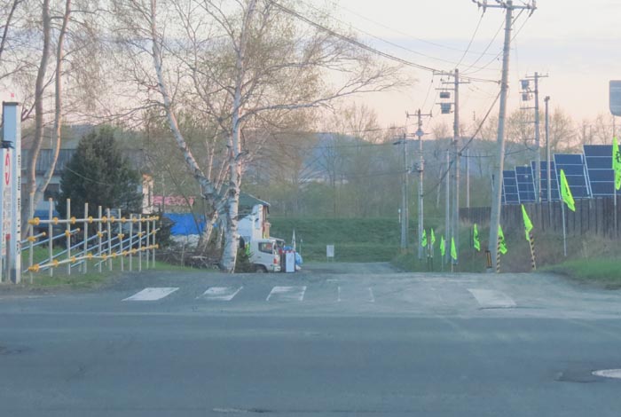 webnews今朝の北見/交差点から奥が無加川の右岸堤防