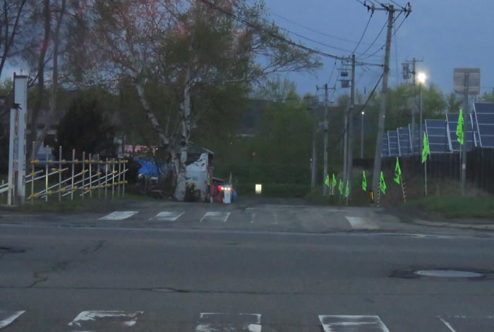 webnews今朝の北見/交差点から奥が無加川の右岸堤防