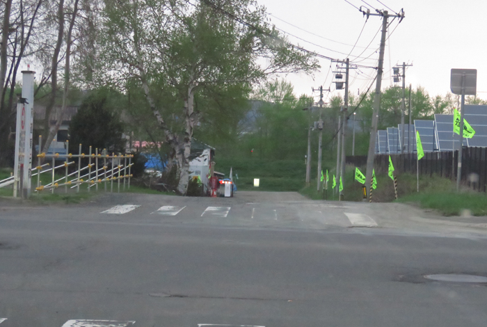webnews今朝の北見/交差点から奥が無加川の右岸堤防