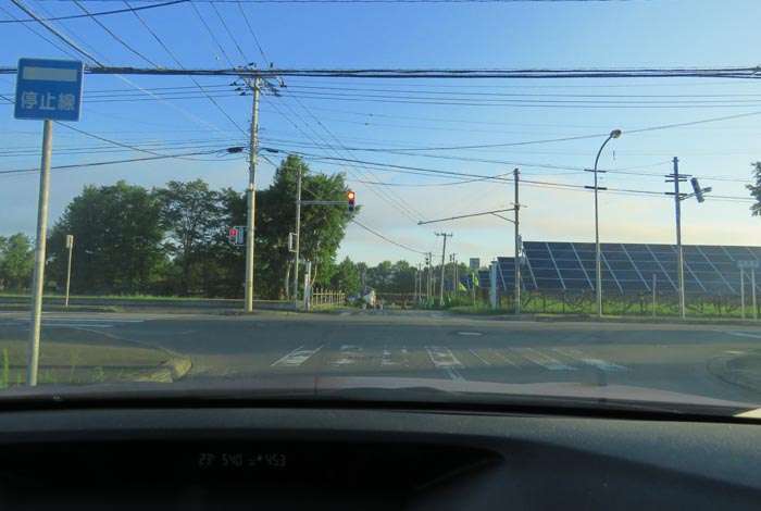 webnews今朝の北見/交差点から奥が無加川の右岸堤防