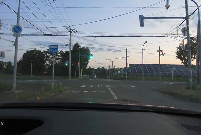 webnews今朝の北見/交差点から奥が無加川の右岸堤防