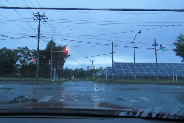 webnews今朝の北見/交差点から奥が無加川の右岸堤防