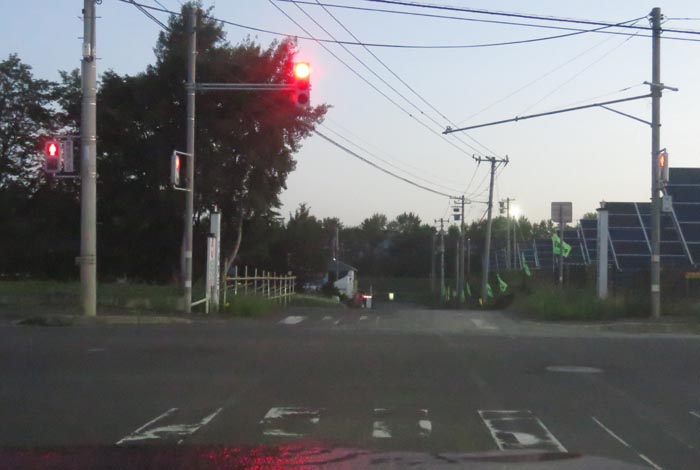 webnews今朝の北見/交差点から奥が無加川の右岸堤防