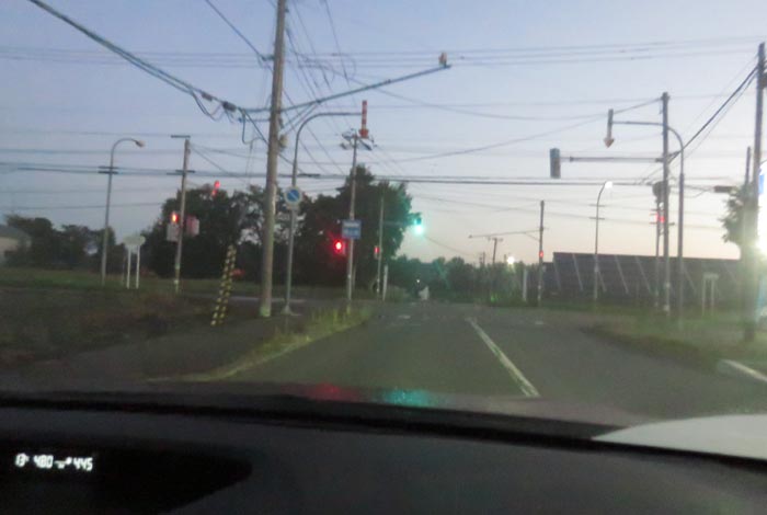 webnews今朝の北見/交差点から奥が無加川の右岸堤防