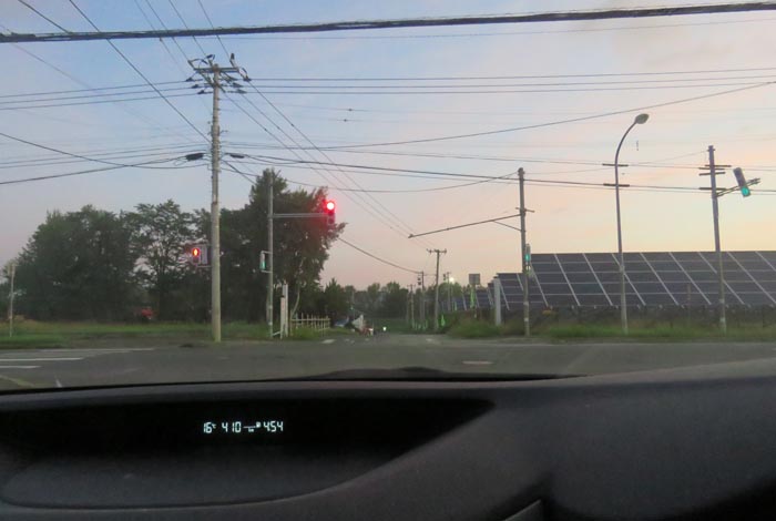 webnews今朝の北見/交差点から奥が無加川の右岸堤防