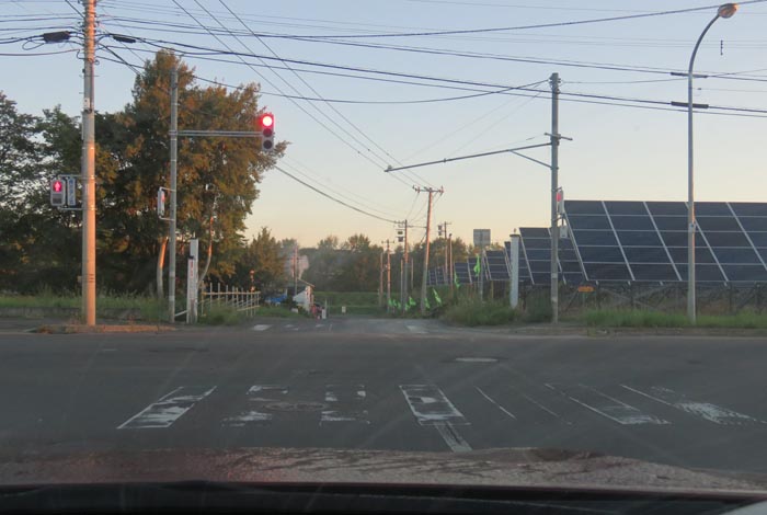 webnews今朝の北見/交差点から奥が無加川の右岸堤防