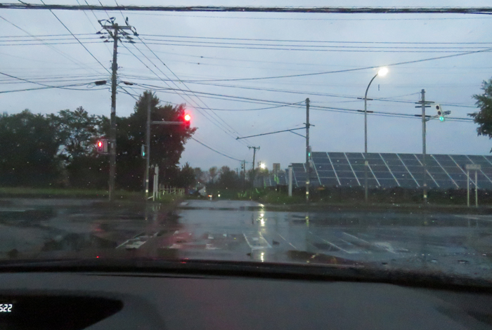 webnews今朝の北見/交差点から奥が無加川の右岸堤防