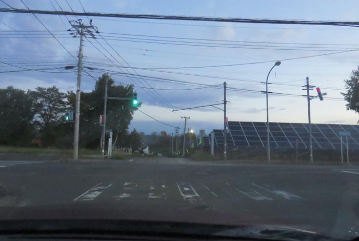 webnews今朝の北見/交差点から奥が無加川の右岸堤防