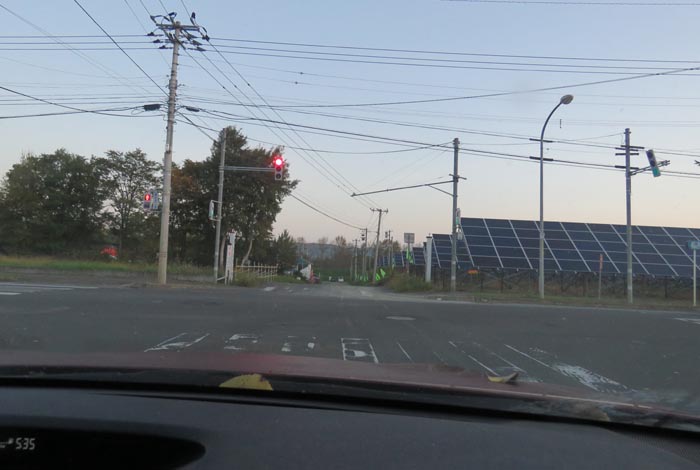 webnews今朝の北見/交差点から奥が無加川の右岸堤防