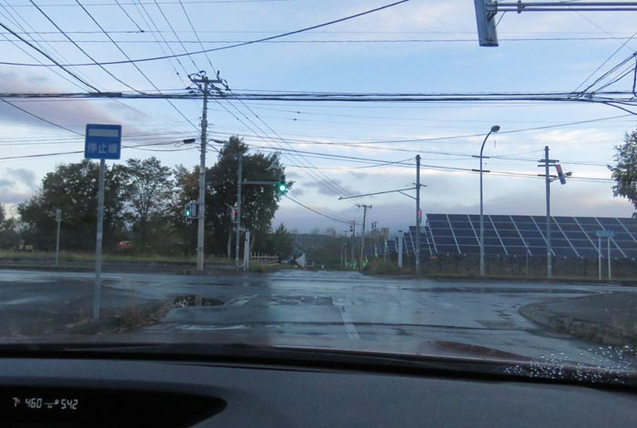 webnews今朝の北見/交差点から奥が無加川の右岸堤防