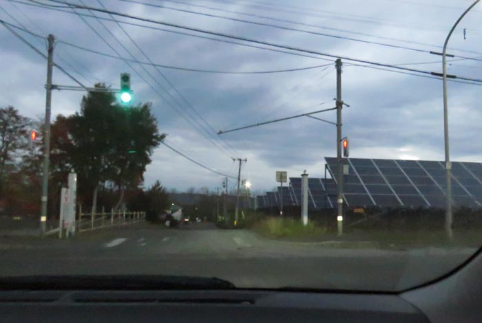 webnews今朝の北見/交差点から奥が無加川の右岸堤防